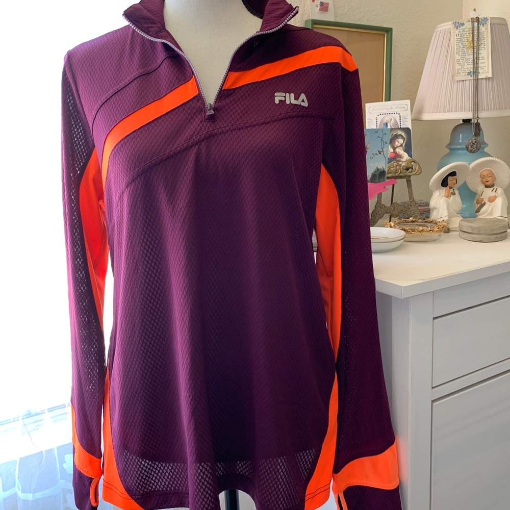 Fila running top pullover with zipper and thumb holes, mesh like fabric 🏃‍♀️